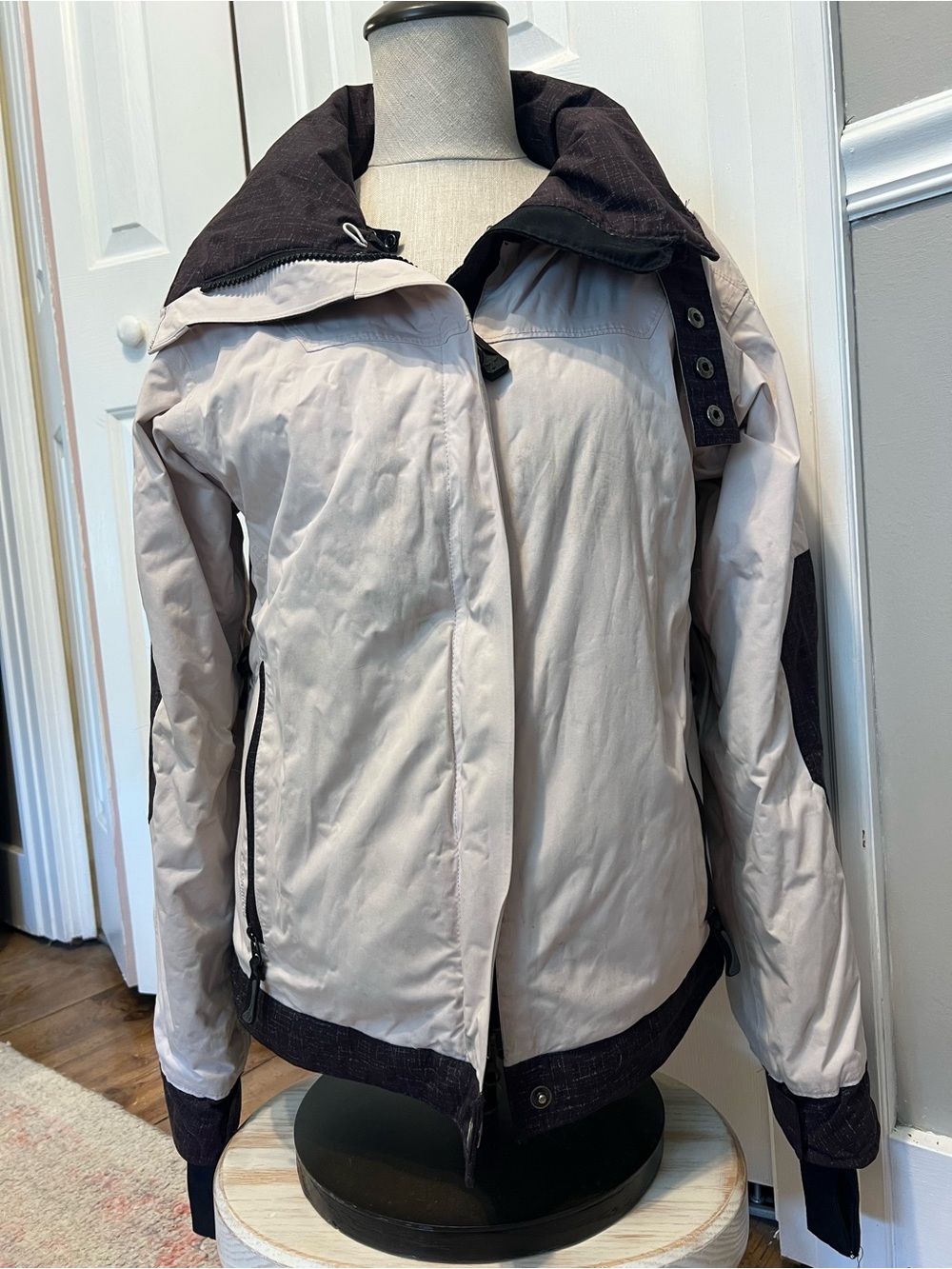 Women's Light Gray Ski Jacket with Dark Contrast Trim